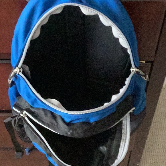 The North Face Back pack - Picture 4 of 8